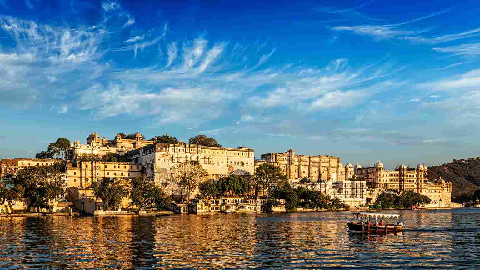 Explore Udaipur & Beyond in Comfort Top Local Sightseeing Destinations in Udaipur by Taxi