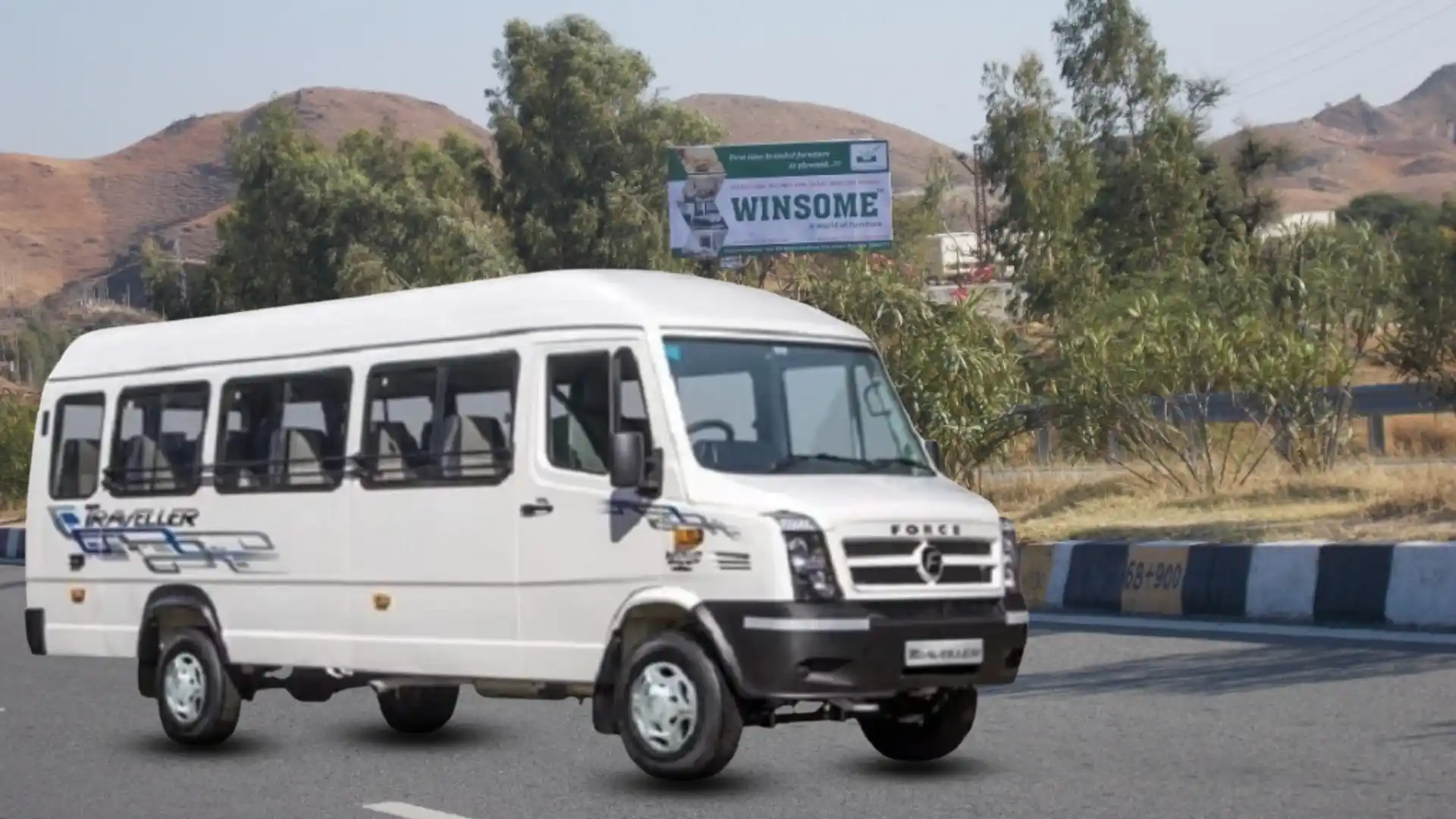 9 Seater Tempo Traveller Udaipur